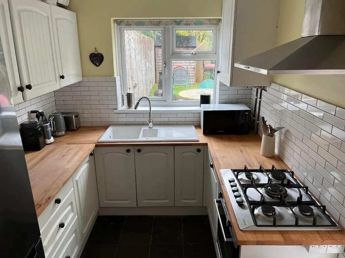 Holiday home 2 Bed Townhouse Near City Centre, Good Parking Cardiff