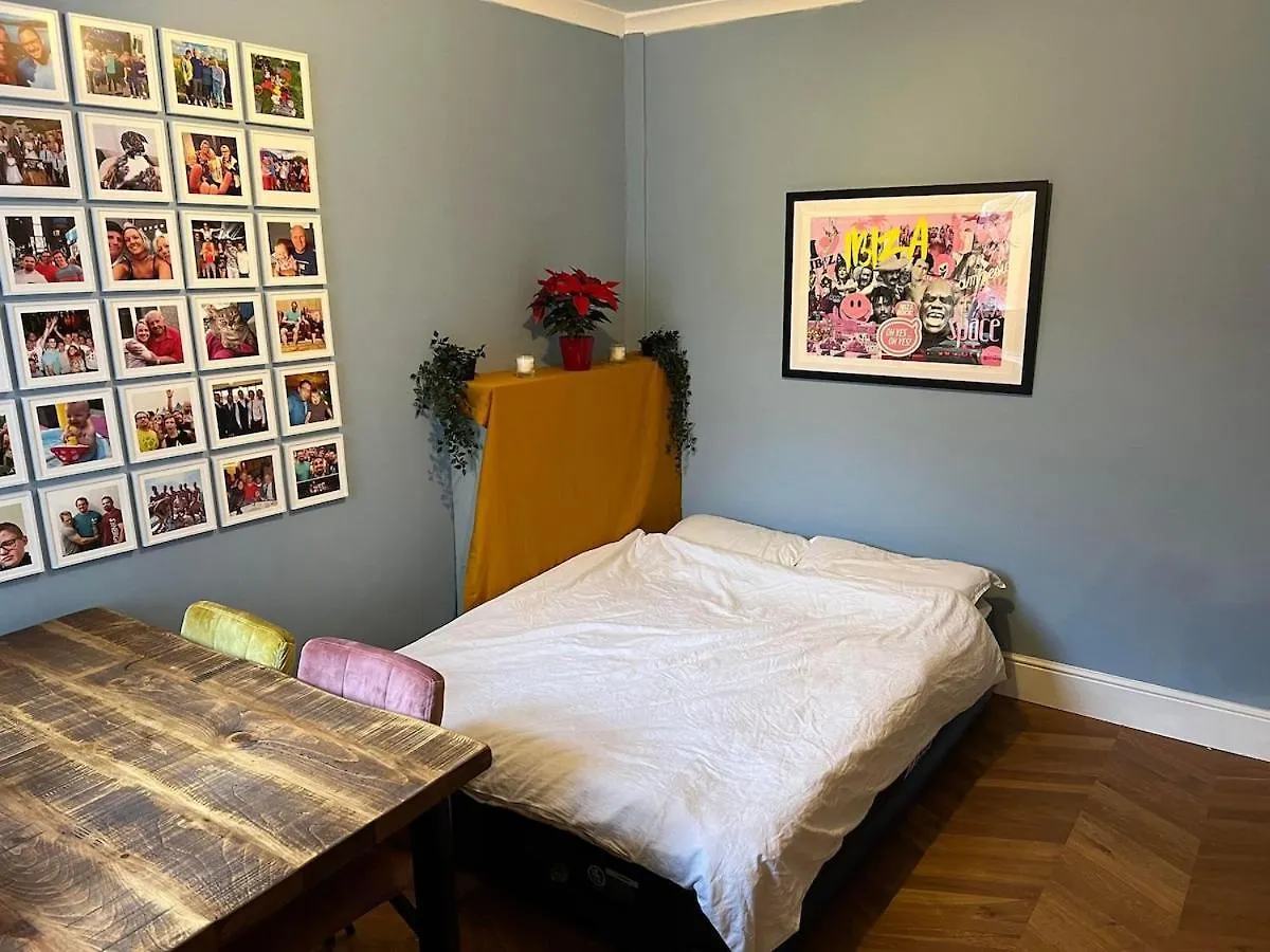 2 Bed Townhouse Near City Centre, Good Parking Cardiff United Kingdom