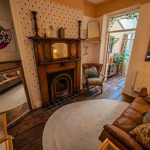 Glenroy Arts Gallery Meets Living Space Holiday home